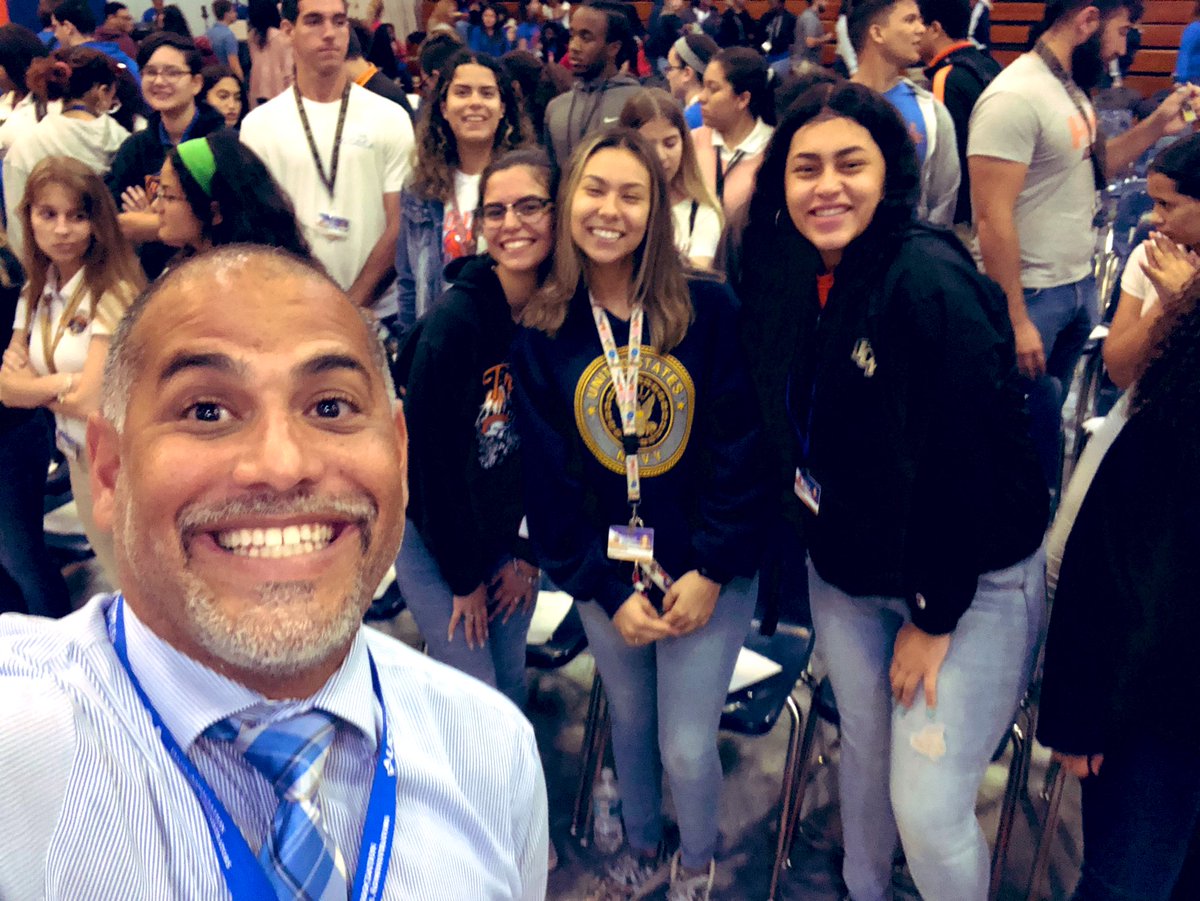 J_Ramirez991015's tweet photo. @hmlclassof2019 getting ready for commencement #WeAreHML @HMLActivities @HMLYearbook2019 @lisagarcia_lisa @NROSup @MDCPSNorth #Seniors https://t.co/Akit2j8XNz