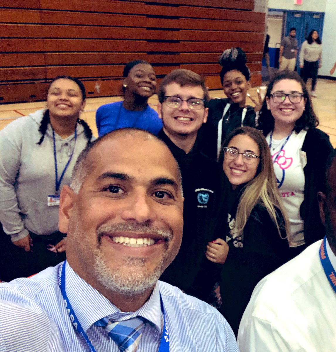 <a href="/hmlclassof2019/">HML SENIORS</a> getting ready for commencement #WeAreHML @HMLActivities @HMLYearbook2019 <a href="/lisagarcia_lisa/">Lisa Garcia 🏳️‍🌈🇺🇦🟦🇭🇹</a> @NROSup <a href="/MDCPSNorth/">M-DCPS North Region</a> #Seniors