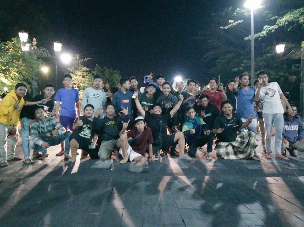 KandangBoyo's tweet photo. Gugah sahur spesial closingan di akhir bulan Ramadhan! Tidak lupa kami mengucapkan "Taqoballahu minna wa minkum minal aidzin wal faidzin,mohon maaf lahir dan batin".
Kolaborasi 
@KandangBoyo × @MataramSoulja 
Mantap! Kalian semua Jossd! https://t.co/OJnnSaWbT1