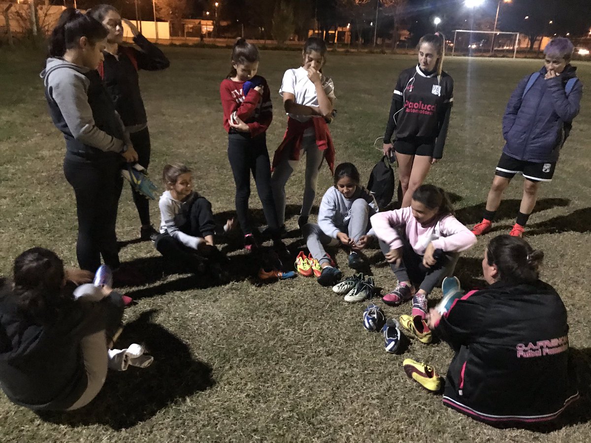 AtleticoFf's tweet photo. Este gran gesto de solidaridad sin dudas nos impulsa a seguir trabajando y mejorando, por qué son actos que salen del corazón y con el objetivo de ayudar. Decir gracias por regalar tu Colección de botines, canilleras y medias es poco @CamuGomezAres felices y muy emocionadas  ❤️ https://t.co/DIKOMkkFH3
