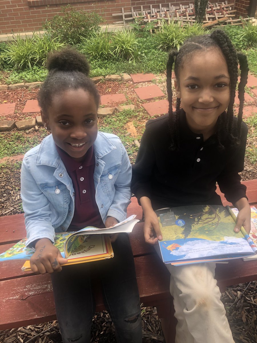 MrsEMcKnight's tweet photo. Outside enjoying the weather and a good book! 📖 @SpeasGlobal https://t.co/tGGWiD4h0H