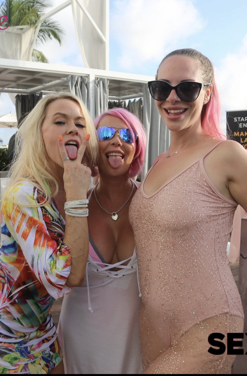 daisydawsondd's tweet photo. Omg I’m just loving all these fun pics from @XBIZ Miami!! @KazyKumz @LaurenFillsUp @SavieSteele @RealVickyVixxx @SageMontana1 ❤️❤️💋💋 https://t.co/EdOHZo0tGg
