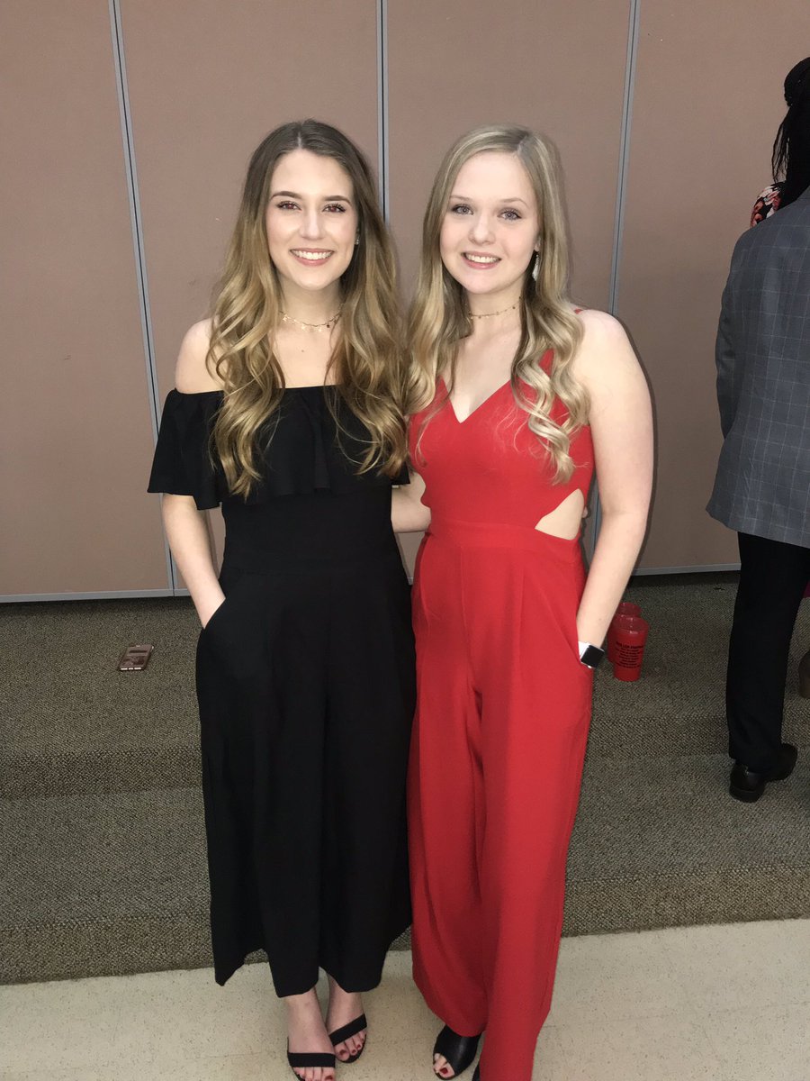 mollie_renay's tweet photo. happy 18th birthday to the sweetest person i know! i’m so thankful for you! i hope you have a great day! i love you💕 @AdiaSipowicz https://t.co/oxXR3JU2b2