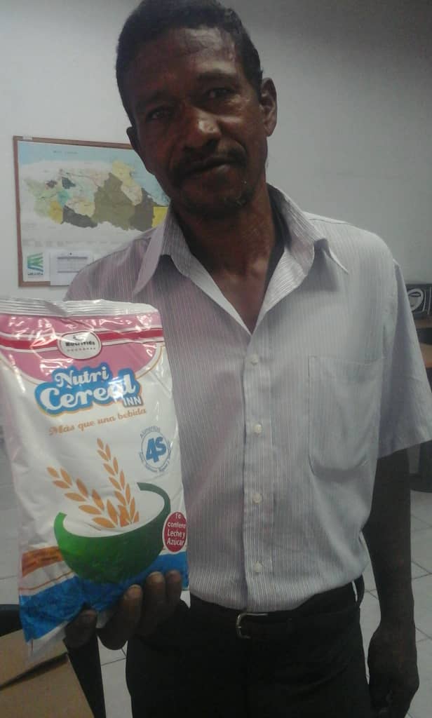 fqresvida's tweet photo. Luchando por todos nuestros guerreros, en esta oportunidad aportamos un Respiro por la Vida de nuestros adultos mayores quienes tanto lo necesitan hoy día, entregándoles bebidas nutricionales gracias al aporte de @MinppalOficial   #Únete #Apoya #LuchaPorLoQueAmas #SOSFqVenezuela https://t.co/EYlXqvK2hW
