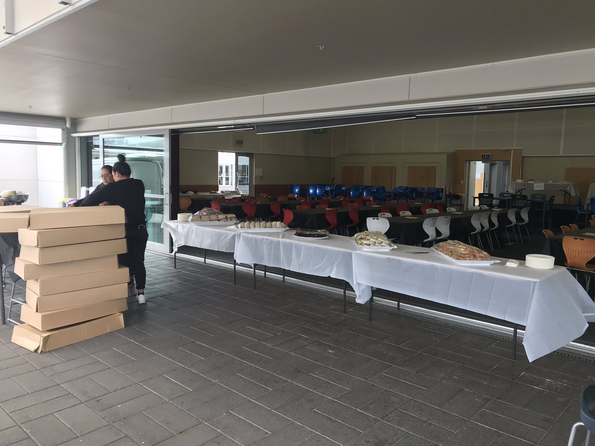 Getting ready to feed our conference participants. Well done team! <a href="/FlatBushSchools/">FlatBush7</a> #Flatbush7