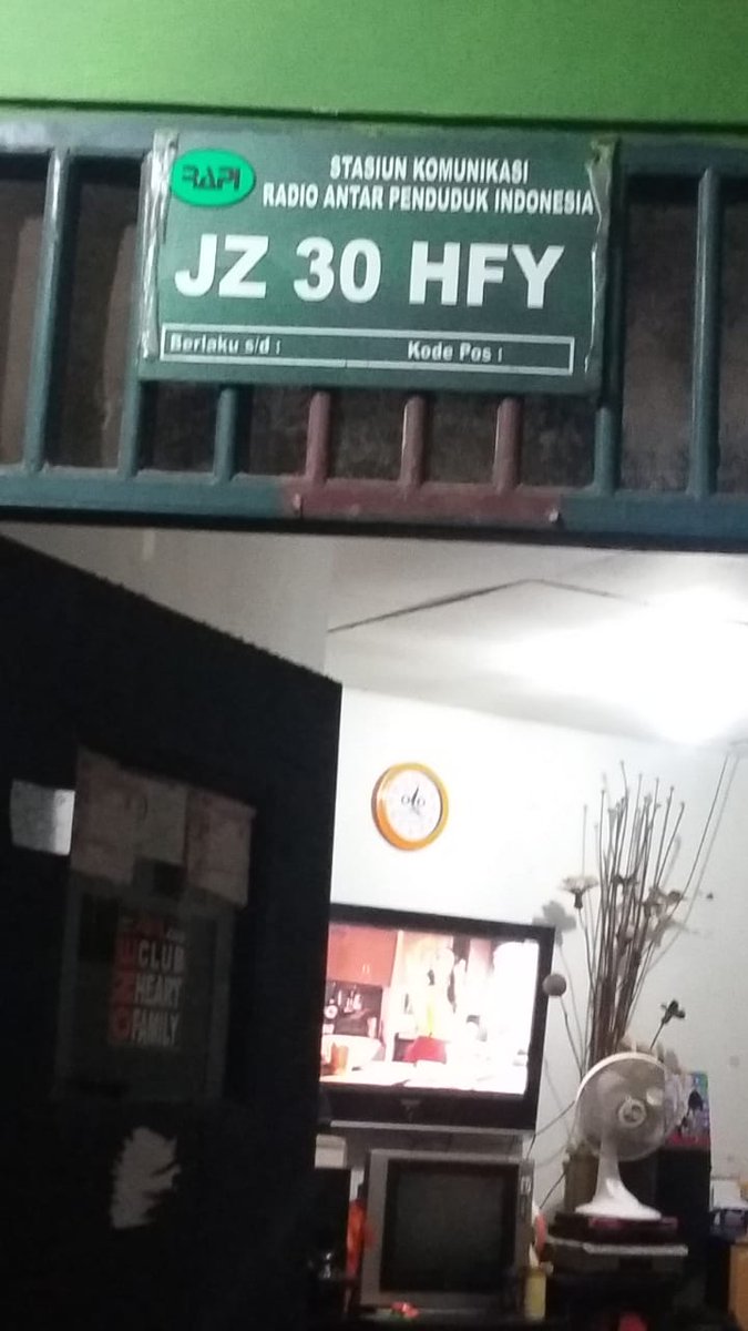 rapipondokaren's tweet photo. Papan callsign / 10.28
wajib dipasang oleh setiap anggota RAPI di tempat yang mudah terlihat oleh masyarakat umum.
papan itu sebagai penamda bahwa di bangunan tsb tdpt radio komunikasi, yg dapat menginfokan hal hal emergency.
#satgaskom #kamihadir https://t.co/hKPiUJKTkJ