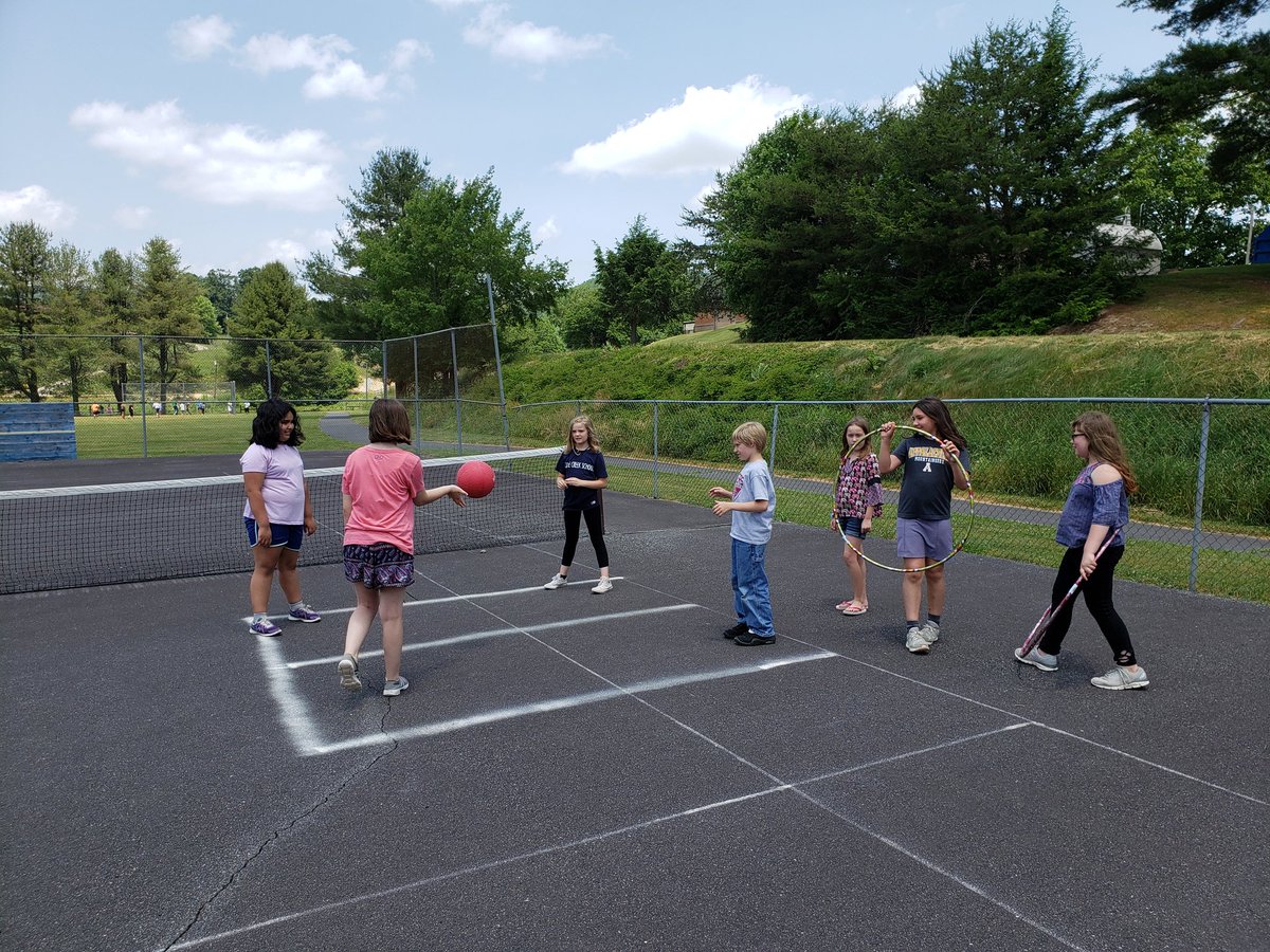 Mrs_Jarman's tweet photo. LOVED meeting our Cove Creek Pen Pals in @Combs_H class! We made some pretty special new friends and lots of new memories. https://t.co/SzGbNNVN4u