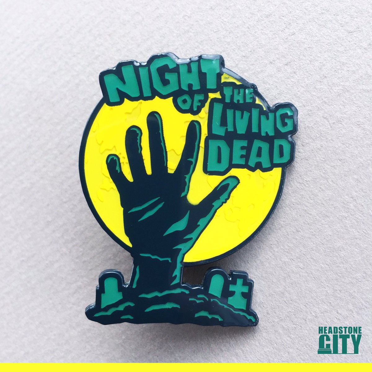 HeadstoneCity's tweet image. If the dead have risen from the grave then board yourself up in your in your house, put on your #NightoftheLivingDead pin and pray you make it out alive! Snag a Living Dead pin from Headstone City today! headstonecity.com/product/night-…
💀⚰️
#horrorpin #georgearomero #georgeromero #romero