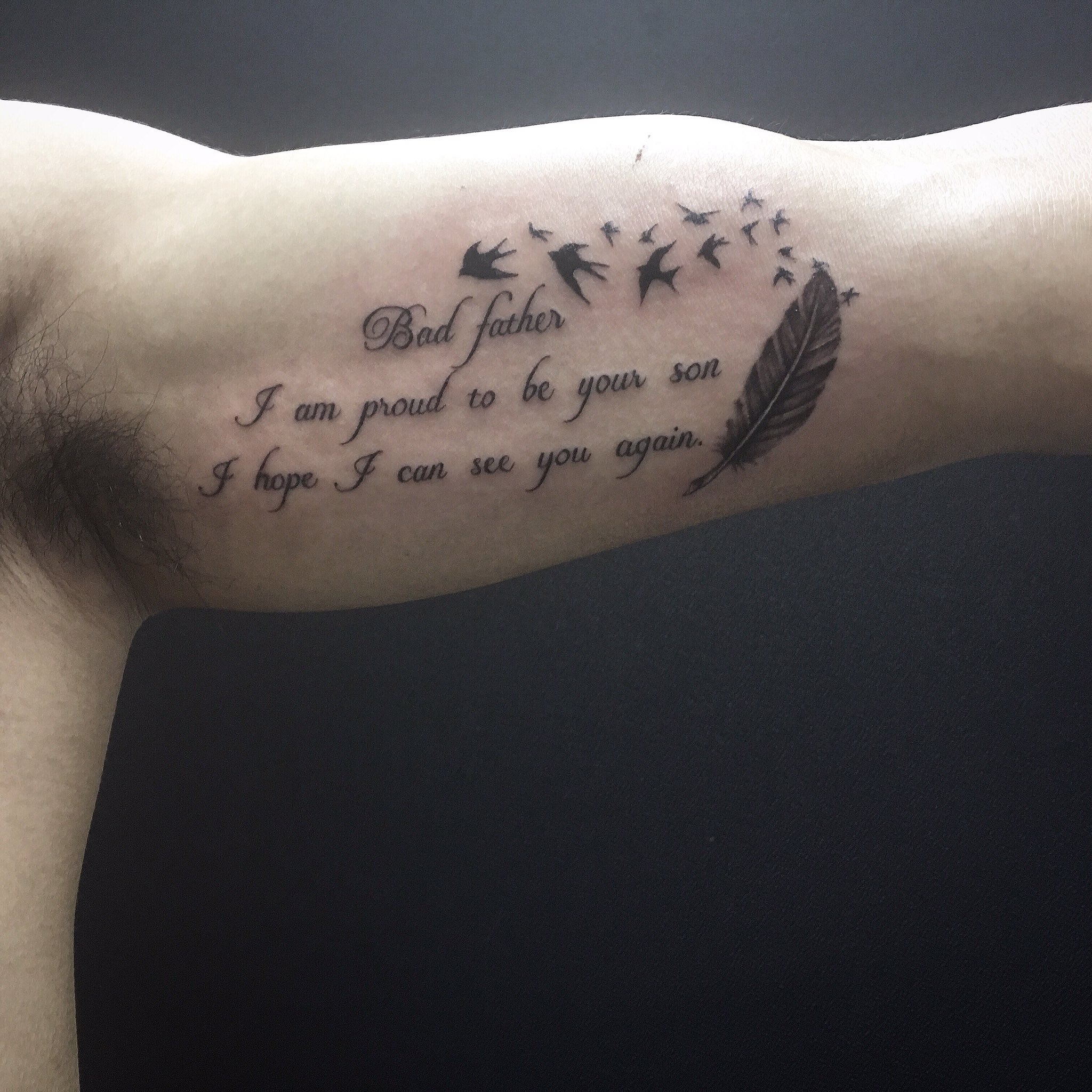 新宿タトゥー Fox Gate Tattoo Sur Twitter 腕 文字と羽のタトゥー 6月4日 本日も営業中 和彫りからワンポイント トライバル B Gまでオールジャンル対応のタトゥースタジオ 東京新宿fox Gate Tattoo 新宿駅徒歩7分 個室ブース完備 その他のタトゥー