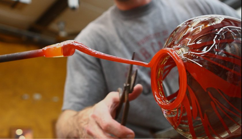 One Eared Cow Glass is a hand-blown glass gallery and studio located in downtown Columbia, SC. In business since 1991, it is owned and operated by a former USC art student. Specializing in custom lighting for indoors and out.
columbiasclist.com/listing/one-ea…