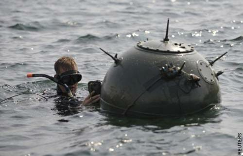 22 #MilitaryHumourIf you think other puns are bad, wait till you sea mine! 