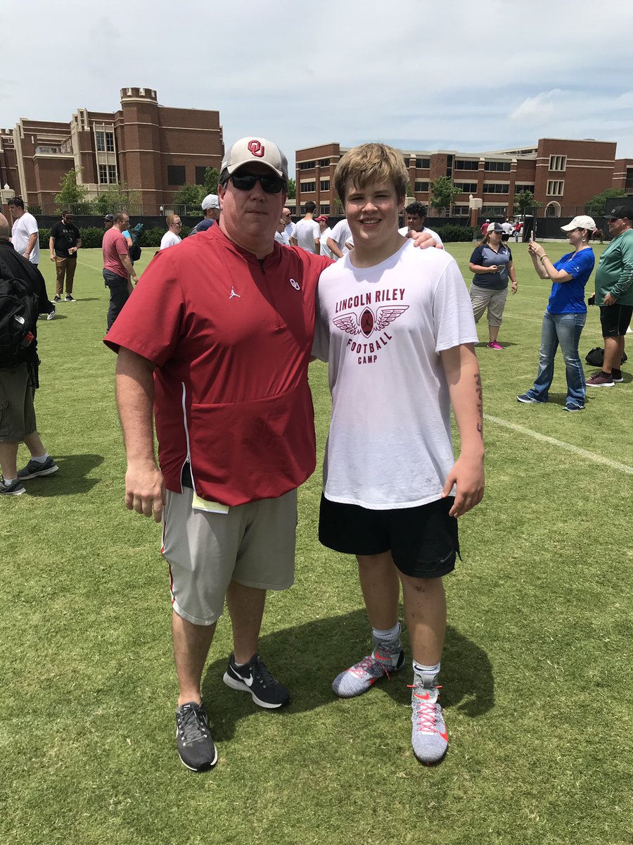 Had a great time and learned a lot Oklahoma OL camp today. Great to meet you <a href="/OU_CoachB/">Bill Bedenbaugh</a>!