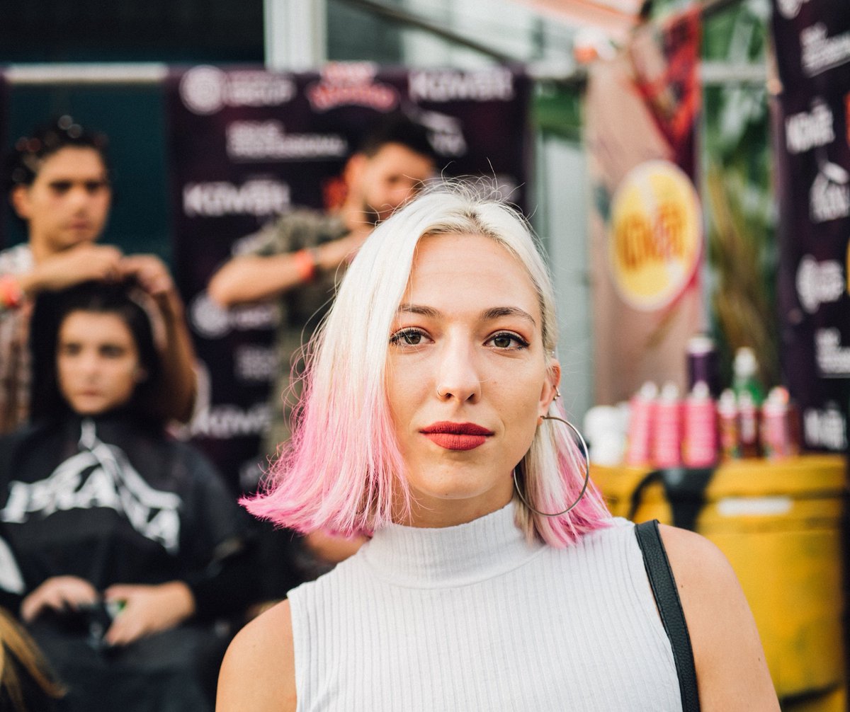festivalnuestro's tweet photo. Cambios de look geniales y cabelleras con estilo de la mano experta de Prana Pelu 💇
#FN19 #FestivalNuestro https://t.co/qi2cBCU7Kq