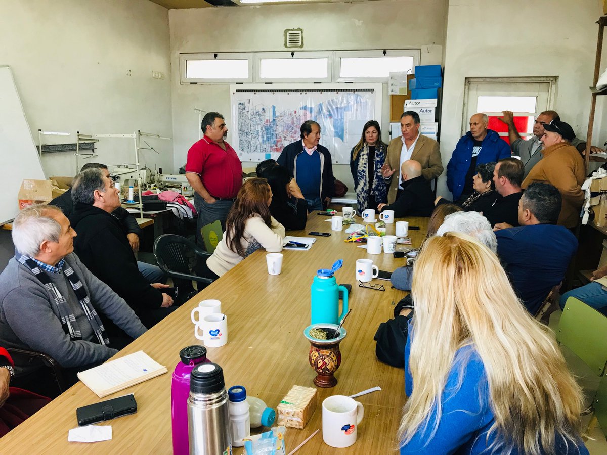 cocolocuoco's tweet photo. Hoy visité La Juanita en La Matanza donde conversamos con Toti Flores sobre la incorporación de titulares del programa Hacemos Futuro para capacitarlos en distintos oficios. https://t.co/9ot8X7xTj9