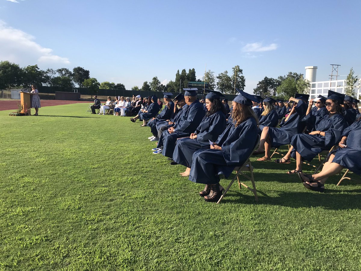 polybiustoto's tweet photo. Commencement night for VisaliaAdult School.  Congratulations graduates!  #VisaliaUSD https://t.co/XJmeL8aLMM
