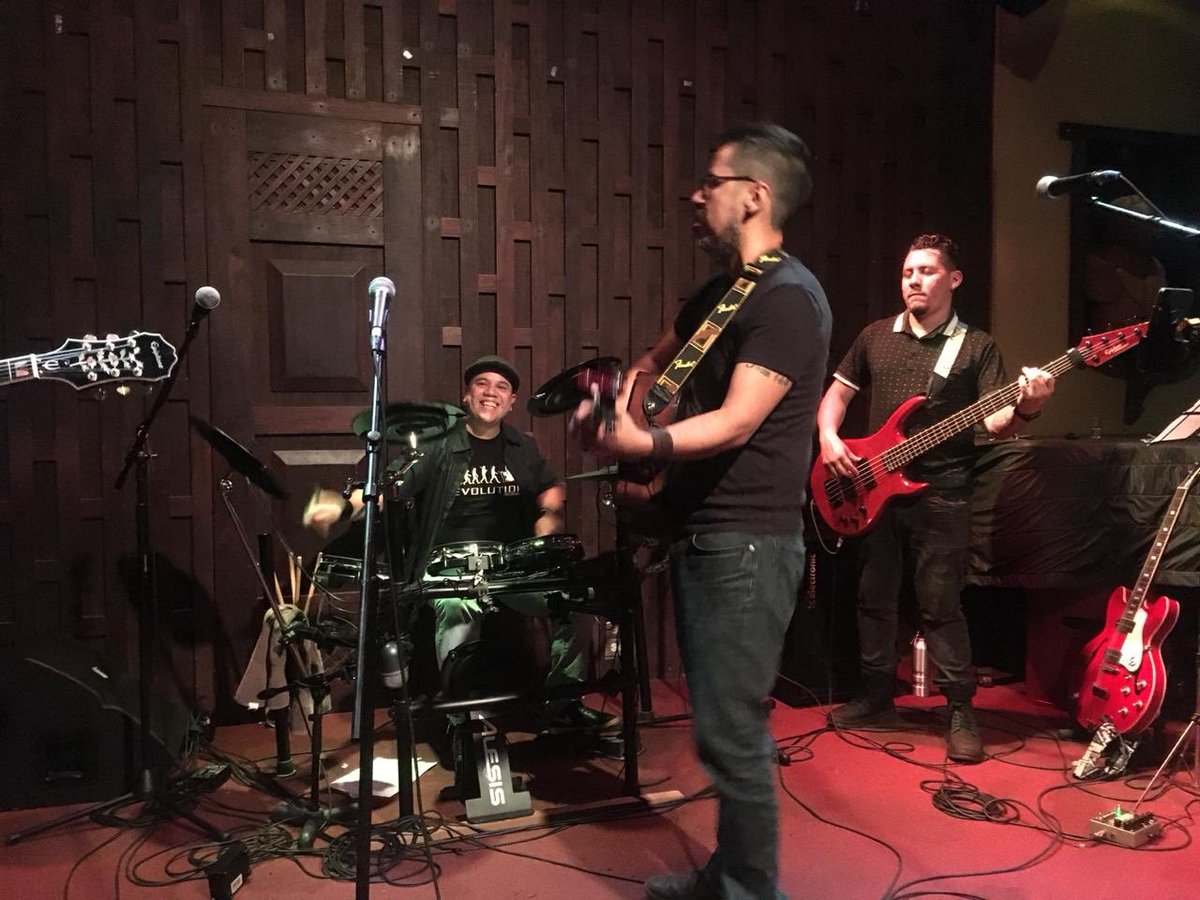 Calibre40CR's tweet photo. Chivieando en JC con nuestros amigos de Garage... ¡Nos vemos pronto! https://t.co/3tsVwjFO9U