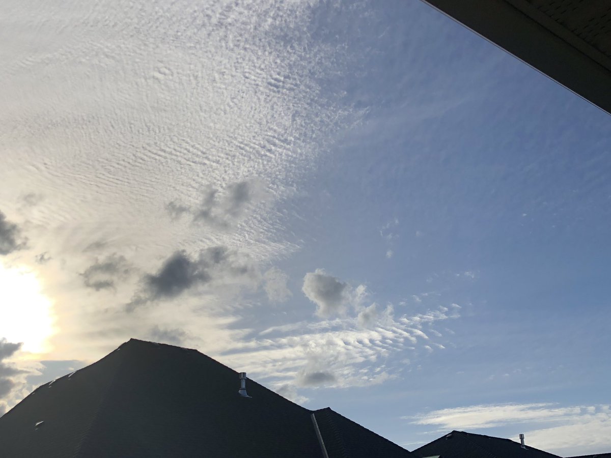GordGmann's tweet photo. What king of clouds are these Mark! https://t.co/uoLtIk5FNt