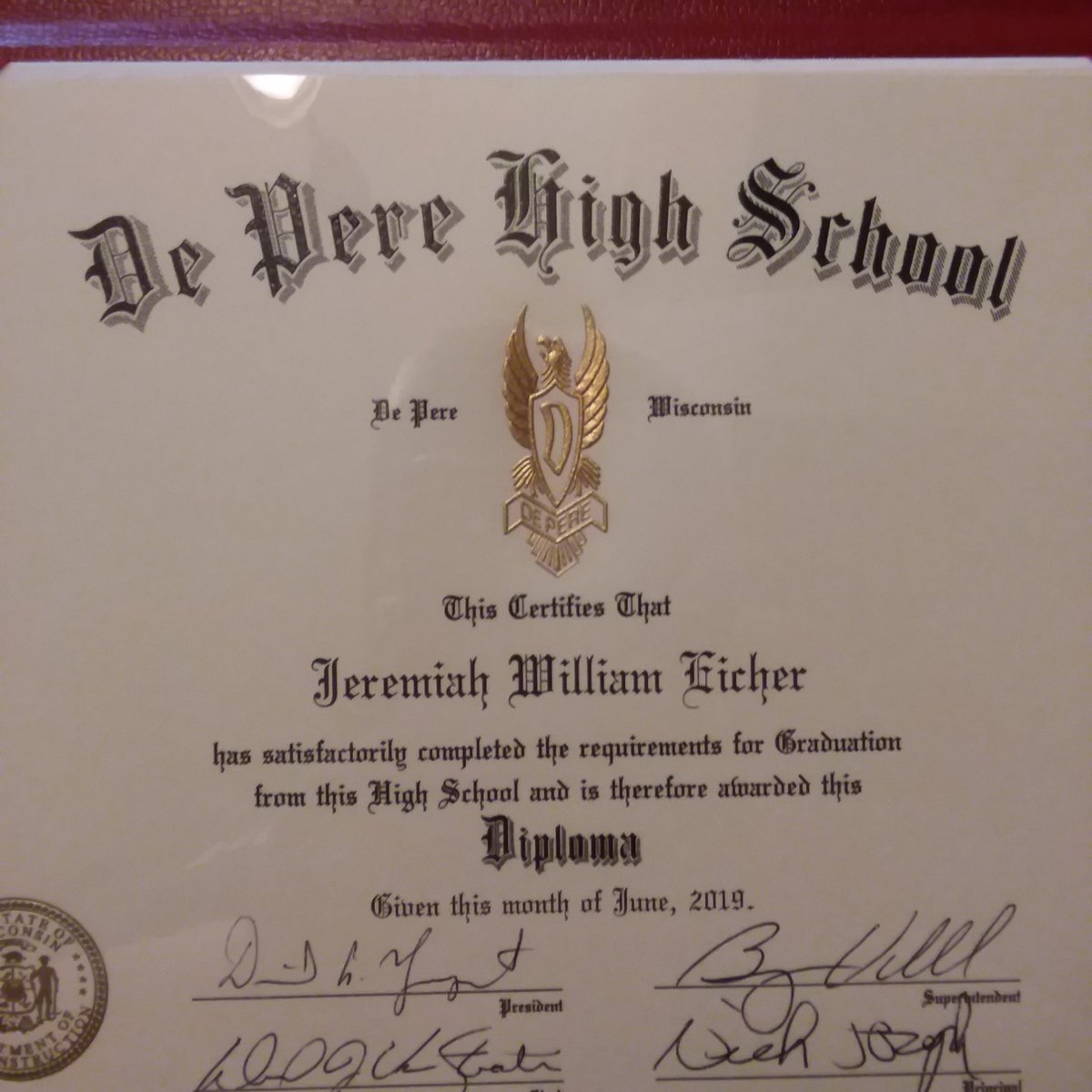 JerryWEicher's tweet photo. Tonight I graduated, my aunt Mary was by my side the entire time. She was watching from heaven. https://t.co/67dVbErKNk