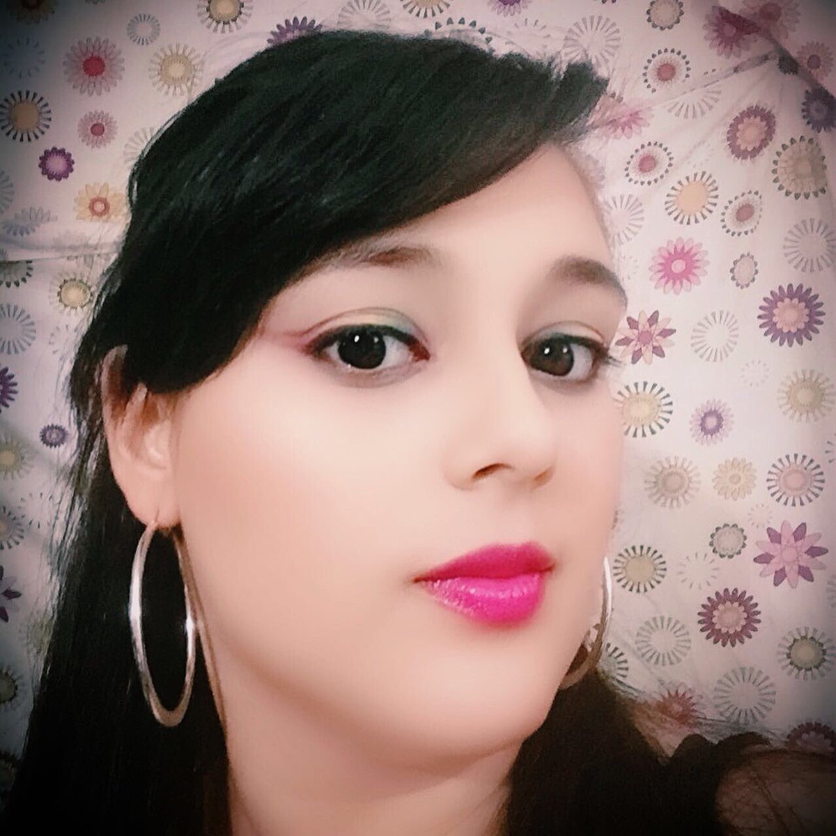 beautygirlrants's tweet photo. Day 3 of the #PrideMakeupChallenge!! Sorry I missed day 2 I was traveling π I had to work today so I did a simple rainbow wing and pink lip πππ
#pride #pridemonth #makeuplooks #makeupaddict #cosmetics #wetnwild #jeffreestar #morphe #beautygirlrants #nyxcosmetics #pridemakeup https://t.co/a6s4NfhrKf