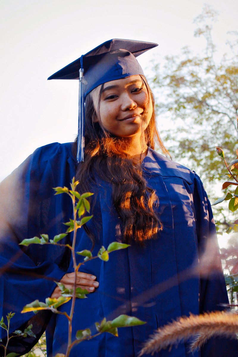 NVAVISUALS's tweet photo. #SEN19RSZN 🎓💙🐴 https://t.co/8wEeDCO5ES
