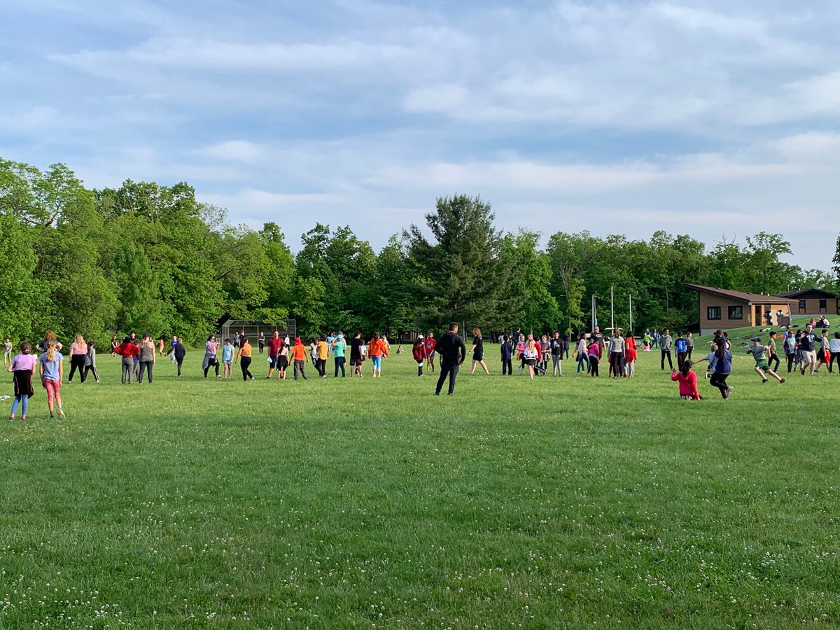 GirouxKirsti's tweet image. Gold Rush!!!! Blue team rules! #martellthinkers ⁦@brouvalis⁩ ⁦@mrs_jmartin⁩ #camprules