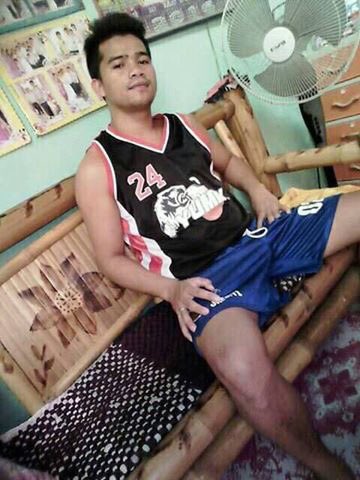 sekyufantasies's tweet photo. Ang hilig talaga bumukaka nito si Sir.. mukang malaki iniipit hehe.. #sekyu #pinoysekyu #sarapngsekyu #sekyufantasies https://t.co/zg9qZtXvrK