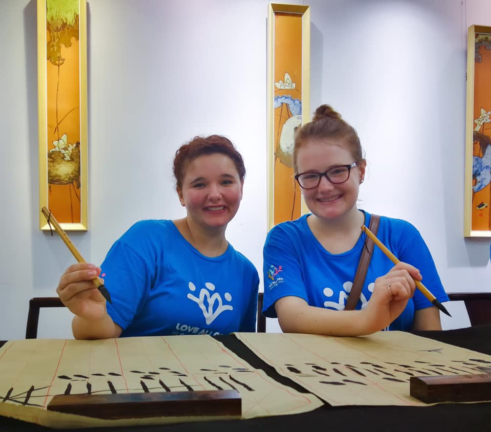 loveaupair's tweet photo. We have the best calligraphy experience ever!
The place is pretty nice with full of Chinese culture. We got to explore plenty of Chinese traditional culture here like, Chinese history, dancing and Chinese instrument. #Aupair #Auapirs in China https://t.co/bbf50acAJa