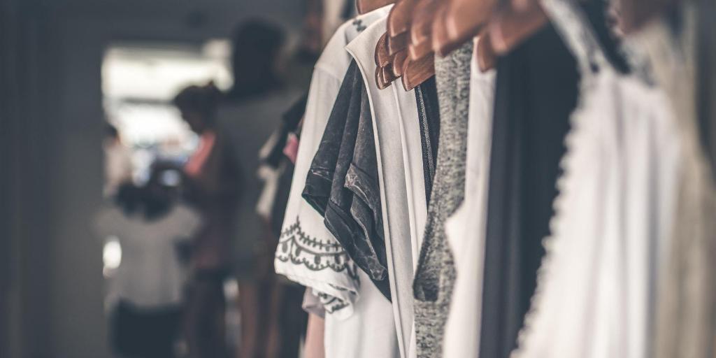 Plainenglishpod's tweet image. Read more about today's topic:  WSJ: Urban Outfitters to Start Renting Clothes #LearnEnglish, #PhrasalVerbs #FreshWardrobe buff.ly/2JUxiz2