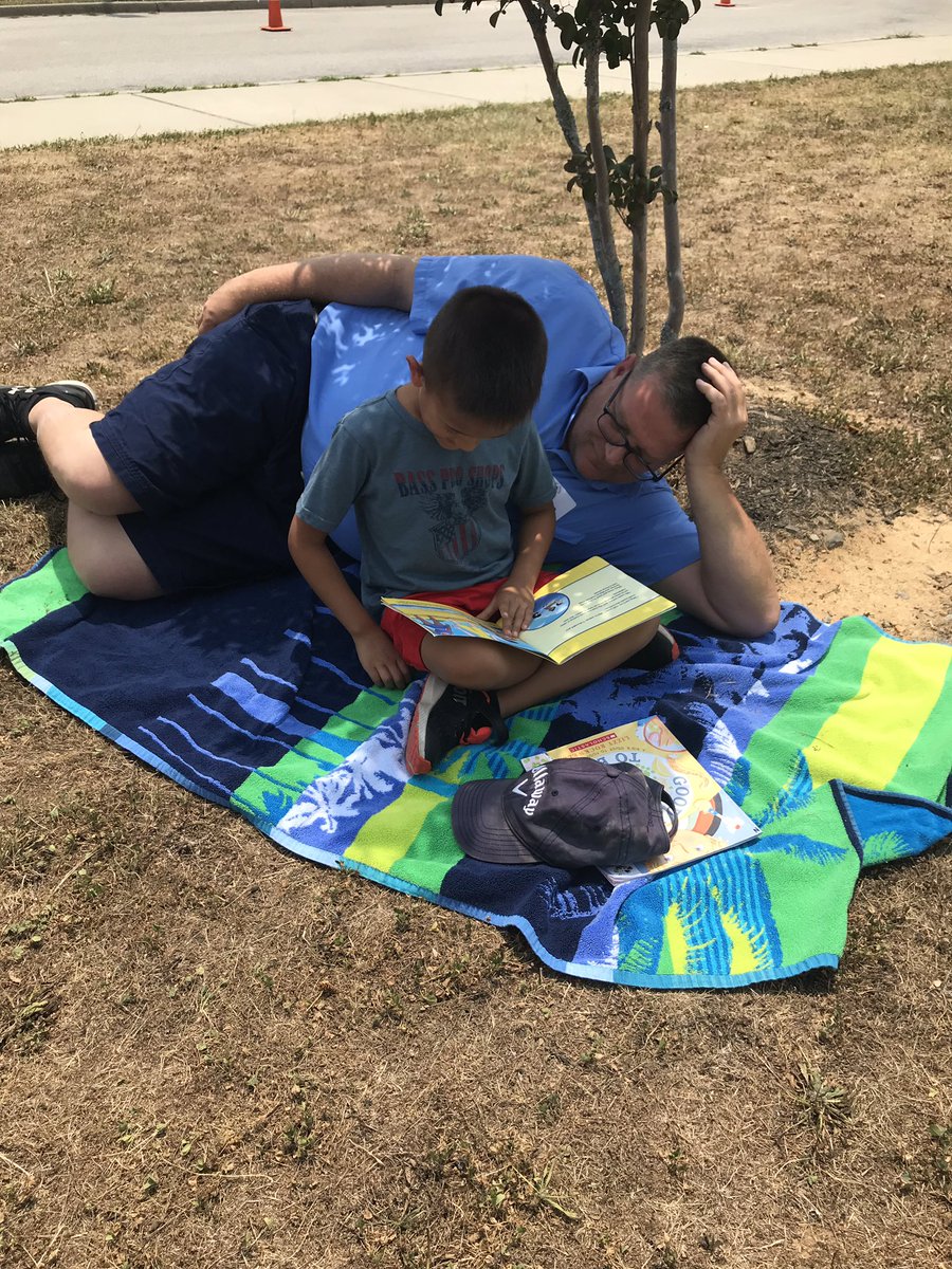 MrsHarmonRCE's tweet photo. Had so much fun at our First Grade Reading Celebration today! 📚🎉 #RollingintoFirst #onerce https://t.co/Jcg4uiyIR4