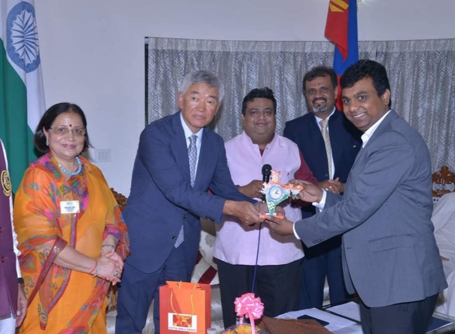 Deven_nya's tweet image. Felicitated by His Excellency Ambassador of Mangolia for Effective Social Initiatives through Lions Club Delhi. At Embassy of Mangolia, New Delhi

#LaadliDevendra #LaadliRakshak