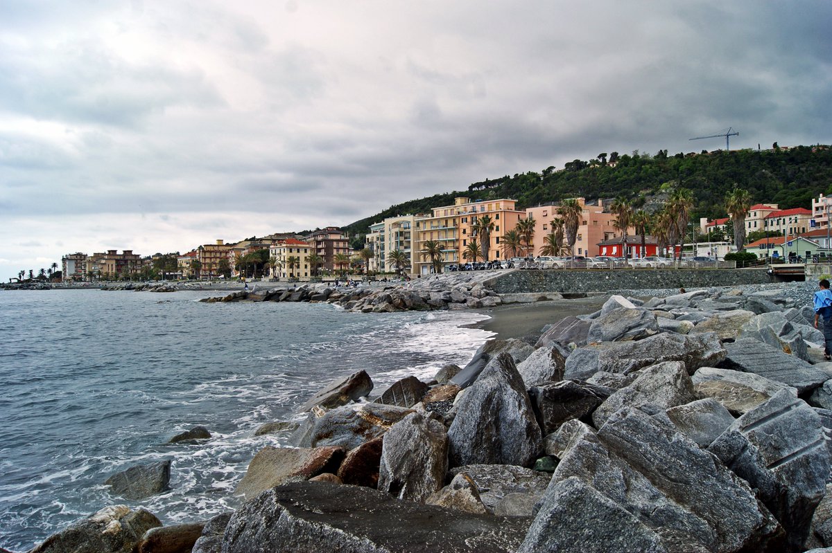 Buongiorno viaggiatori!! Oggi vi porto in #Liguria a camminare lungo la costa di Ponente! Niente di meglio per inaugurare (finalmente) l'inizo della bella stagione. Venite con me?  😍blog.zingarate.com/crescereviaggi…