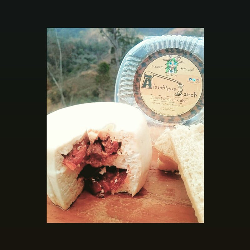 alambiqueranch's tweet photo. Esta delicia de fotografía nos las envían nuestra querida amiga @ecaroperalta y su esposo Brian Garcia gran amigo y diseñador gráfico, padre de nuestras etiquetas. #quesosrellenos #tentaciongourmet #Hechoenvenezuela #handmade #quesosoriginales #foodporn #cheesetable #cheeseporn https://t.co/z4bp1sLrsI