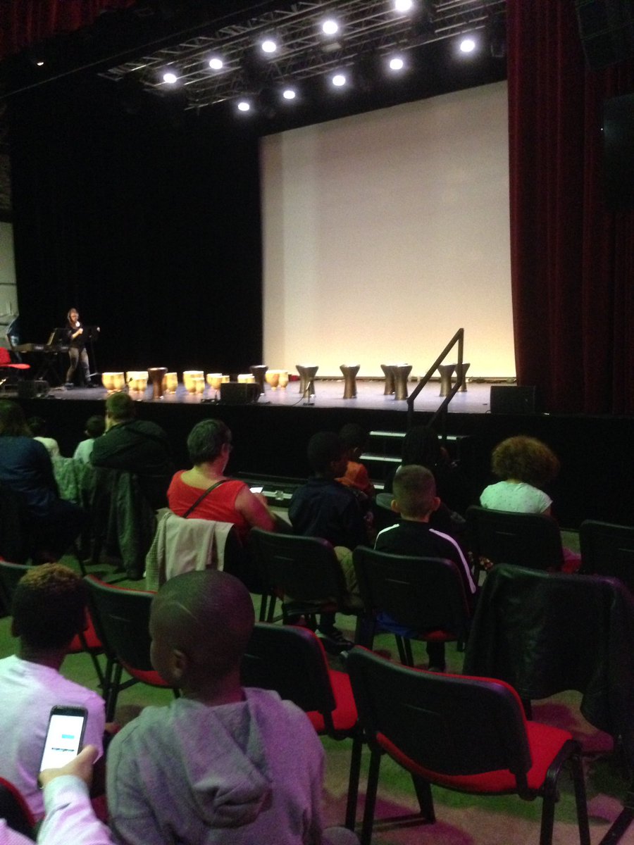 Ce1Pmc's tweet photo. #rencontresartistiques Ce matin, nous sommes à la Grande Halle pour jouer des percussions orientales et chanter. https://t.co/KEKK2dO3am