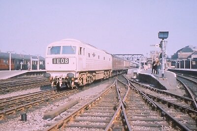 RailwayCentral's tweet image. The Ghostly figure at Donny.... #Class53 #D0260 "#Lion" at #Doncaster.... @RailwayCentral
