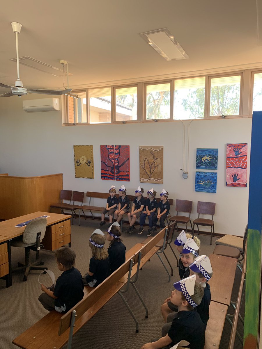 Great schools community engagement day <a href="/MullewaPol/">Mullewa Police</a>. Students from <a href="/MullewaDHS/">Mullewa District High School</a> and OLMC enjoyed story time and a tour of the station. Great to hear so many questions and see smiling faces! #fb #communityengagement #safekids