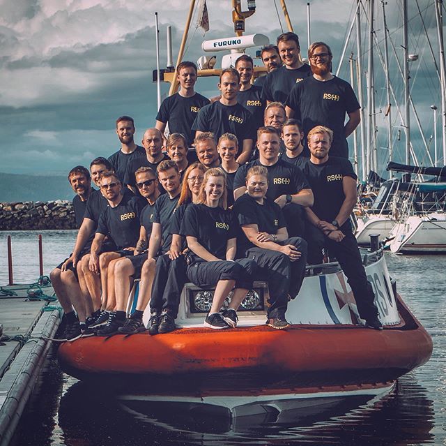 borreli's tweet photo. Flotte og fotogene redningsfolk som passer båtfolk i Trondheimsfjorden! 😎🚤🆘⚓️
.
#trondheim #trondheimhavn #rsuni #skansen #redningsskøyta #redningsselskapet #beredskap #trondheimsfjorden https://t.co/OGa8qaT7BB