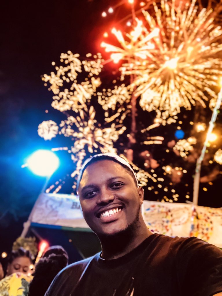 dorivvldo's tweet photo. #AxiLuanda2019 🎇 https://t.co/2gM4b2uwQe