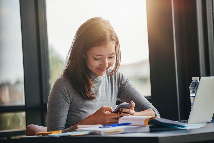 HaiMagazine's tweet photo. Bingung Mulai Obrolan? Ini 6 Chat Random Biar Bisa Makin Deket sama Gebetan   https://t.co/XMM2wfnrJT https://t.co/aLpc1MNL3P