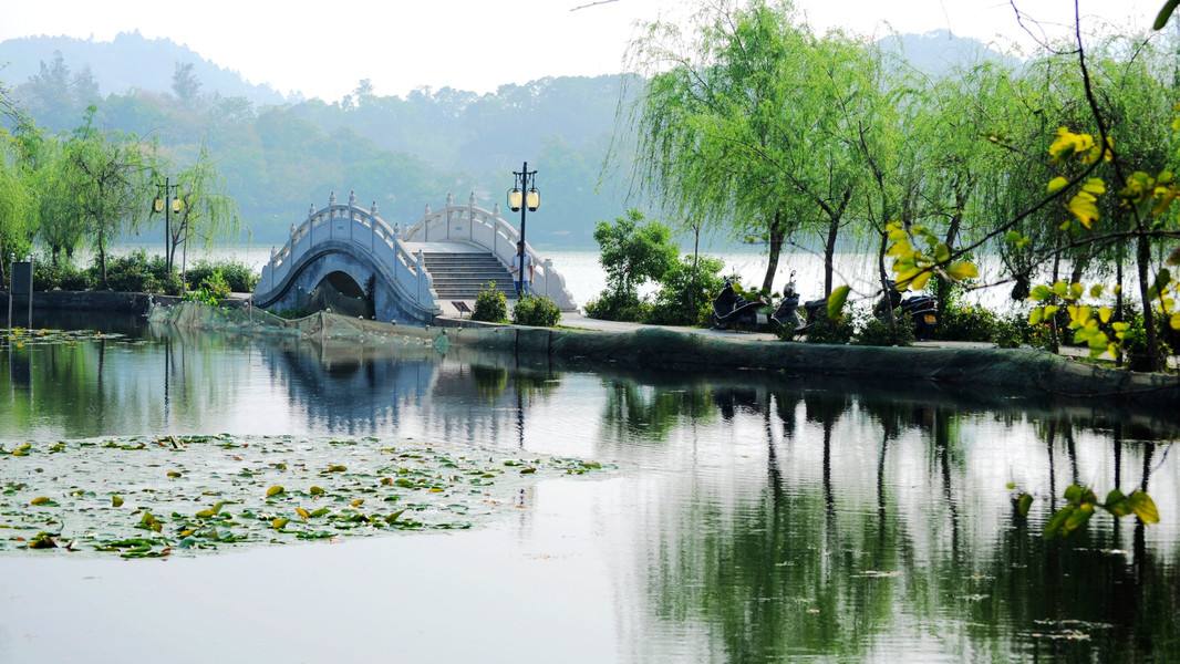 loveaupair's tweet photo. Family form Hangzhou China with a primary school son and a kindergarten daughter is in need of Aupair who speak fluent English, age 17-29, can come in June and stay 6-12 months with them.
They need Aupair to accompany their kids and help them with English. 
#AuPair  #culture https://t.co/QFJdHvCNJE
