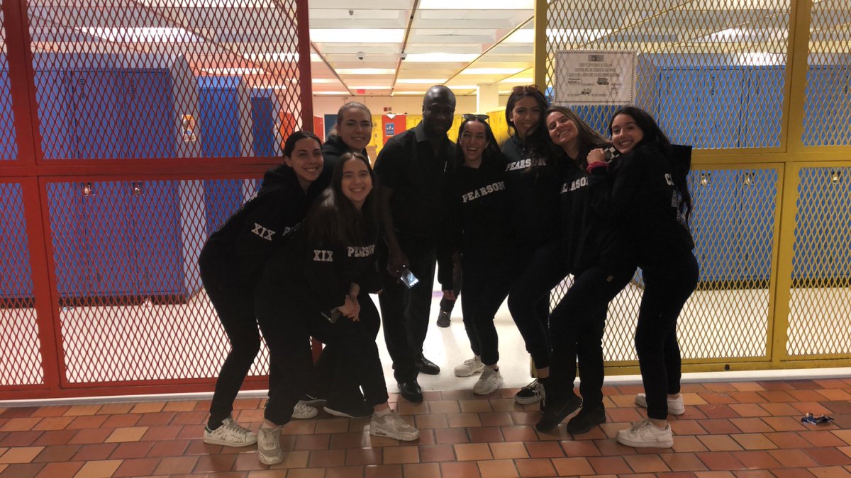 nikiivouraaa's tweet photo. after 5 years of saying “i can’t wait to graduate”, i don’t wanna leave🥺 https://t.co/OvaCTyx7aU