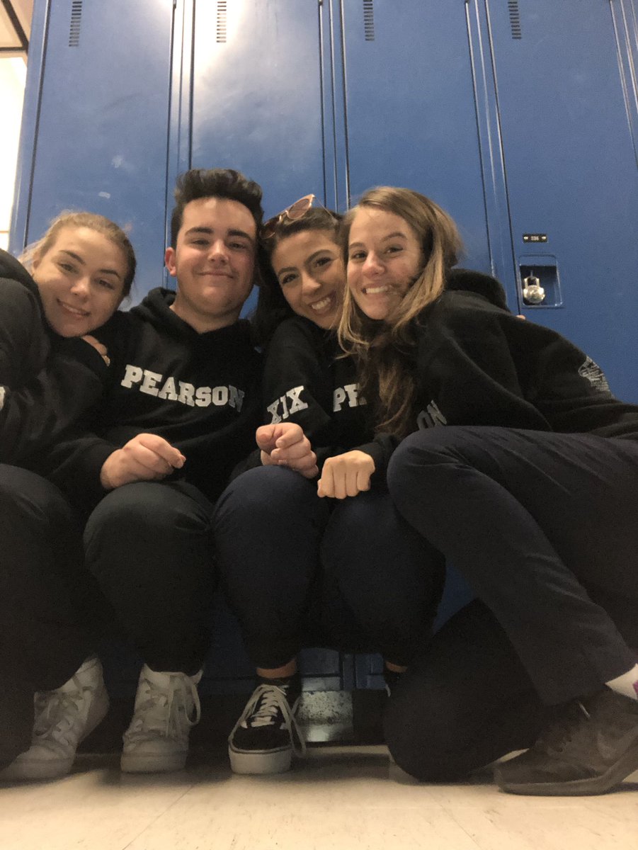 nikiivouraaa's tweet photo. after 5 years of saying “i can’t wait to graduate”, i don’t wanna leave🥺 https://t.co/OvaCTyx7aU