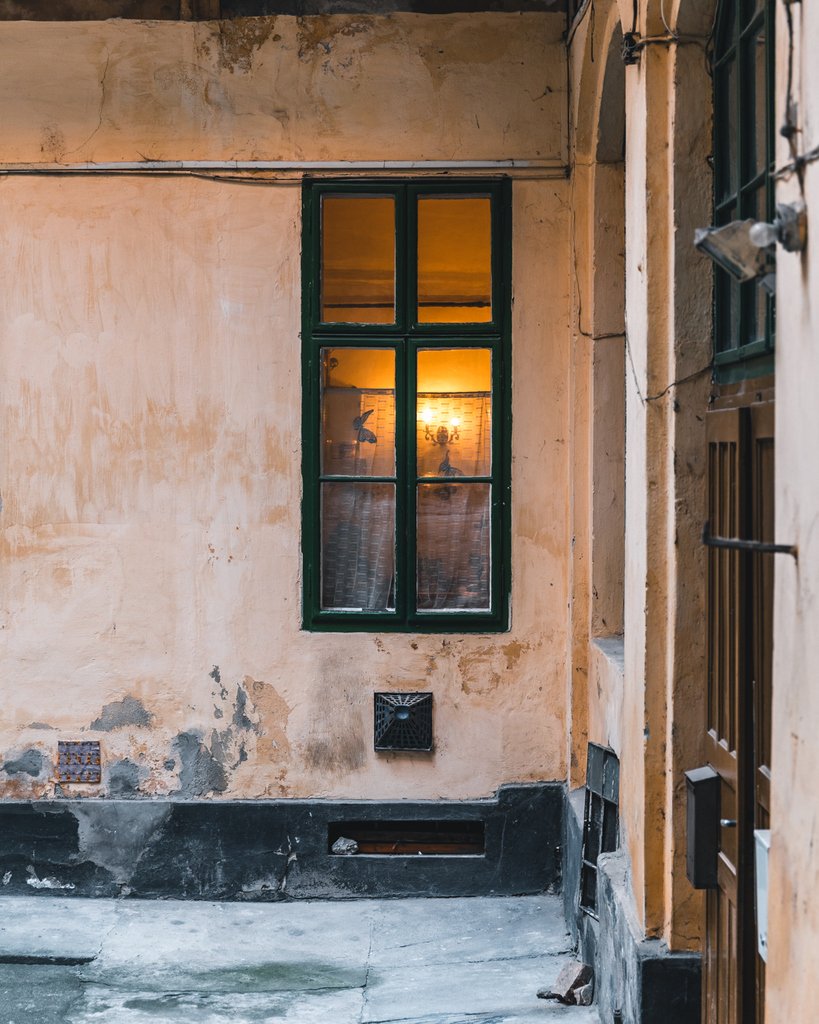 SebastianUecker's tweet photo. Budapest Backyard, Hungary
.
.
.
#travel #canon #streetphotography #budapest #hungary #travelling #travelblogger #traveler #life_is_street #photooftheday #canon_photos #budapeste #travelblog #shootcamp #bvsquad #canongermany
.
@CanonDEU @Manfrotto_de @Lowepro https://t.co/cYs7AWrP89