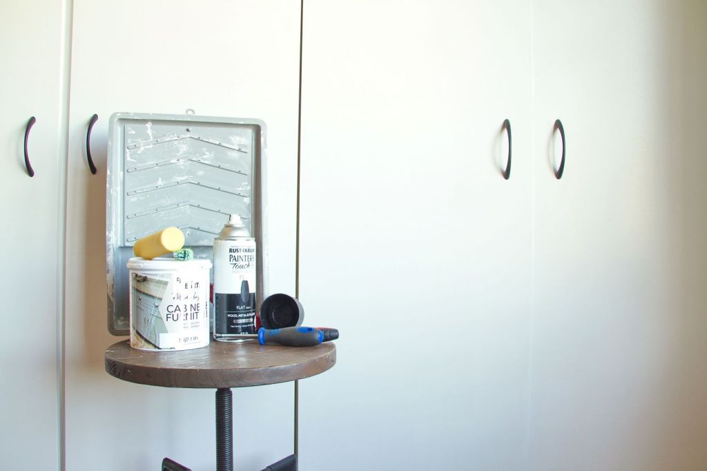 whatstacyloves's tweet photo. DIY: Melamine Cupboard Refresh https://t.co/VZuxL3sgqJ https://t.co/mQ1kzcUV4A