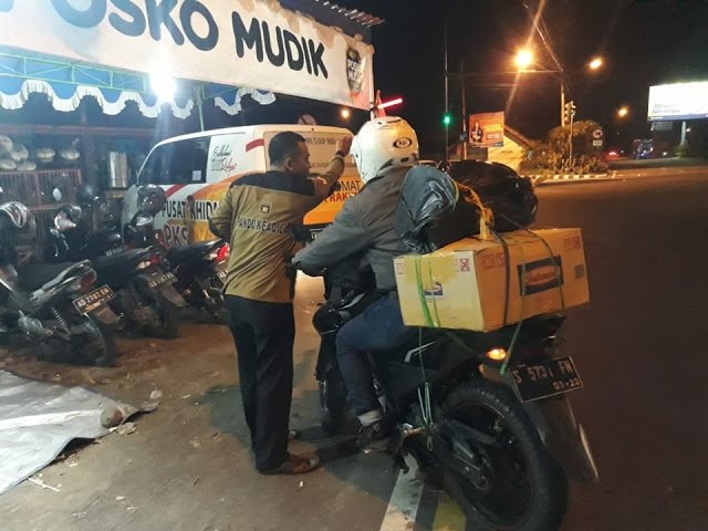 pksvibez's tweet photo. Mereka Lupa Kalau Pemilu Sudah Selesai - Kisah Relawan Posko Mudik PKS Solo https://t.co/HZa9NjMBmW #PoskoMudikPKS2019 https://t.co/tmrA81prSx