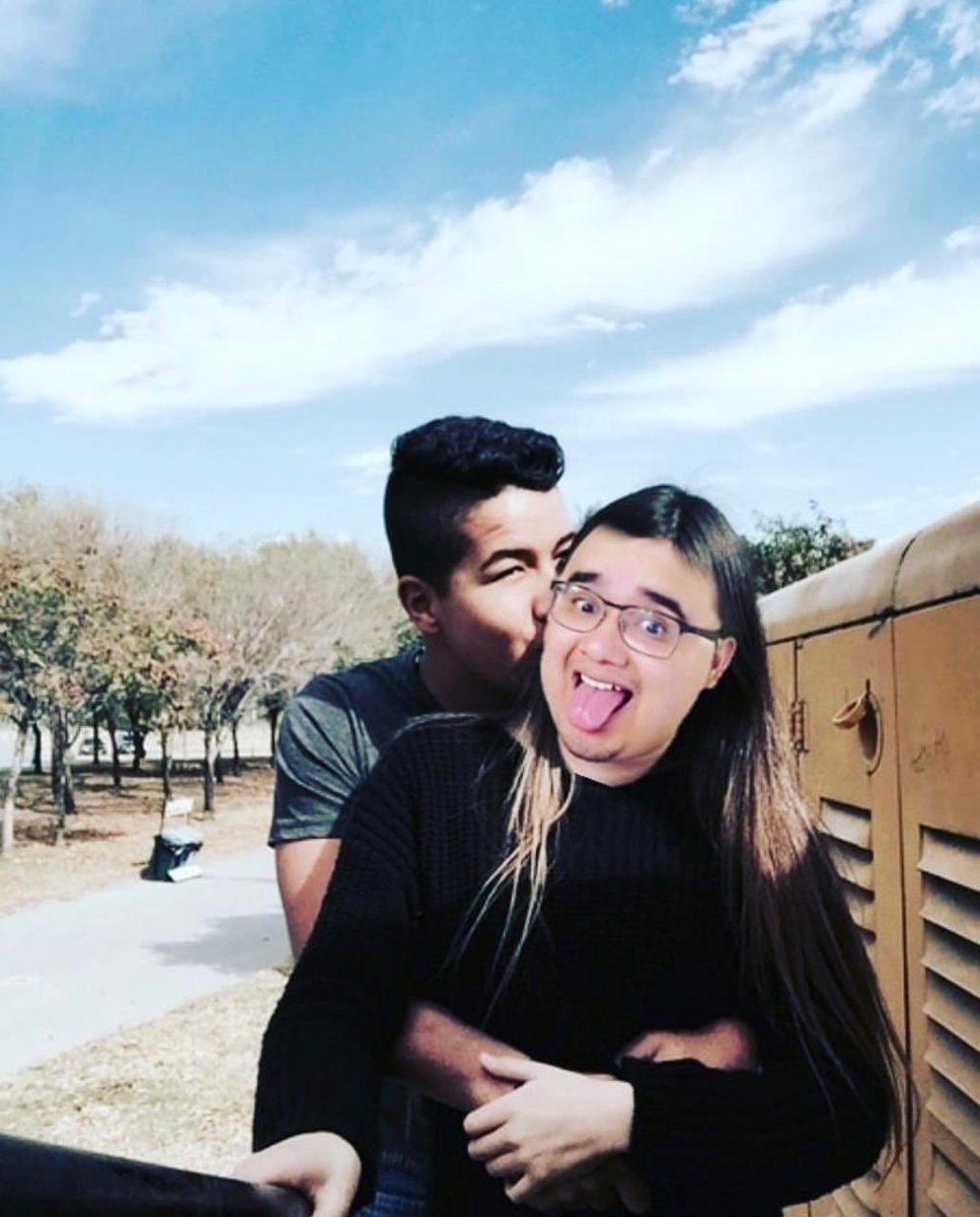 dedreviil's tweet photo. Ya dejen de mamar preguntándole esas cosas.... @AkimAguilar ya encontró el Amor de su vida! 😍 https://t.co/ryTV37pkp0