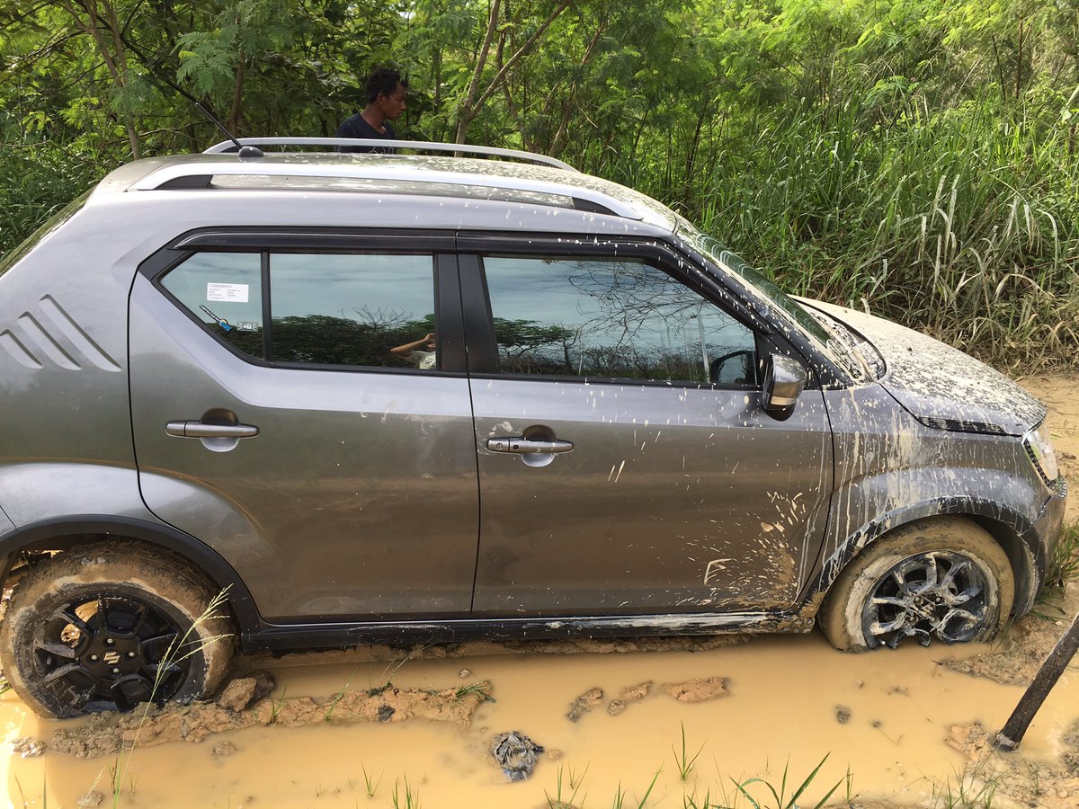 eriicchandra's tweet photo. When you don’t know route and trusting waze #waze #maps @waze https://t.co/W7m8xfpTFR