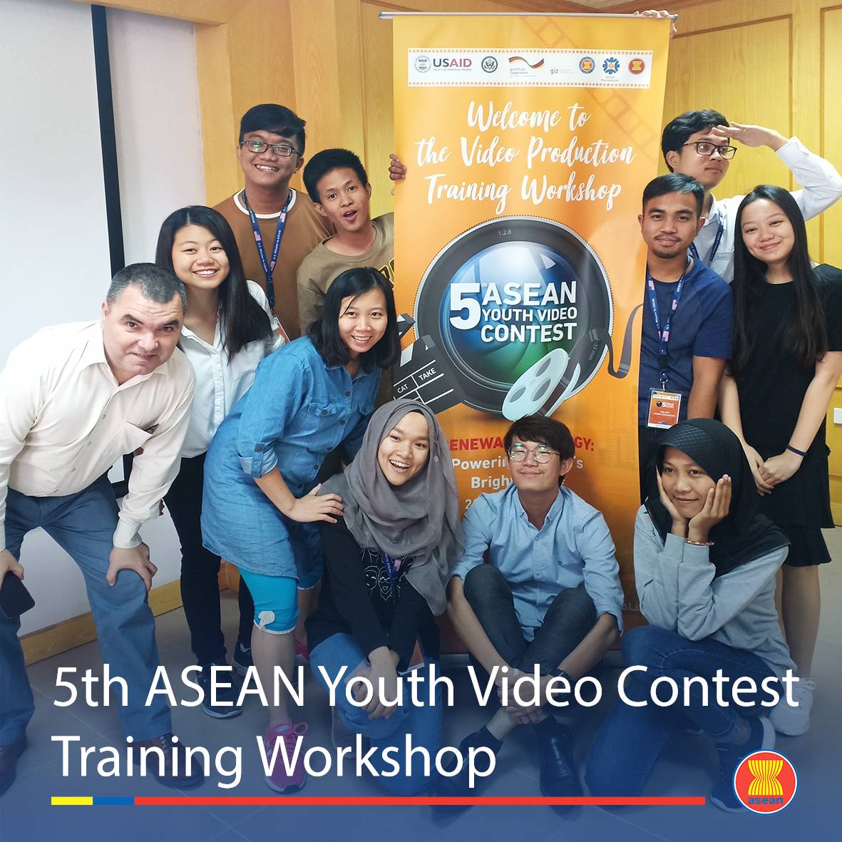 ASEAN's tweet photo. Camera roll... ACTION! ๐น๐ธ๐ฌ
10 finalists of the 5th ASEAN Youth Video Contest attended video training on 20-23 May in ๐ป๐ณ . It was hosted by Vietnam Journalist Association & supported by @aseanfoundation ASEAN-German Energy Program & ASEAN-USAID PROSPECT #AYVC2019 #ASEANYouth https://t.co/f4VvErs8SS