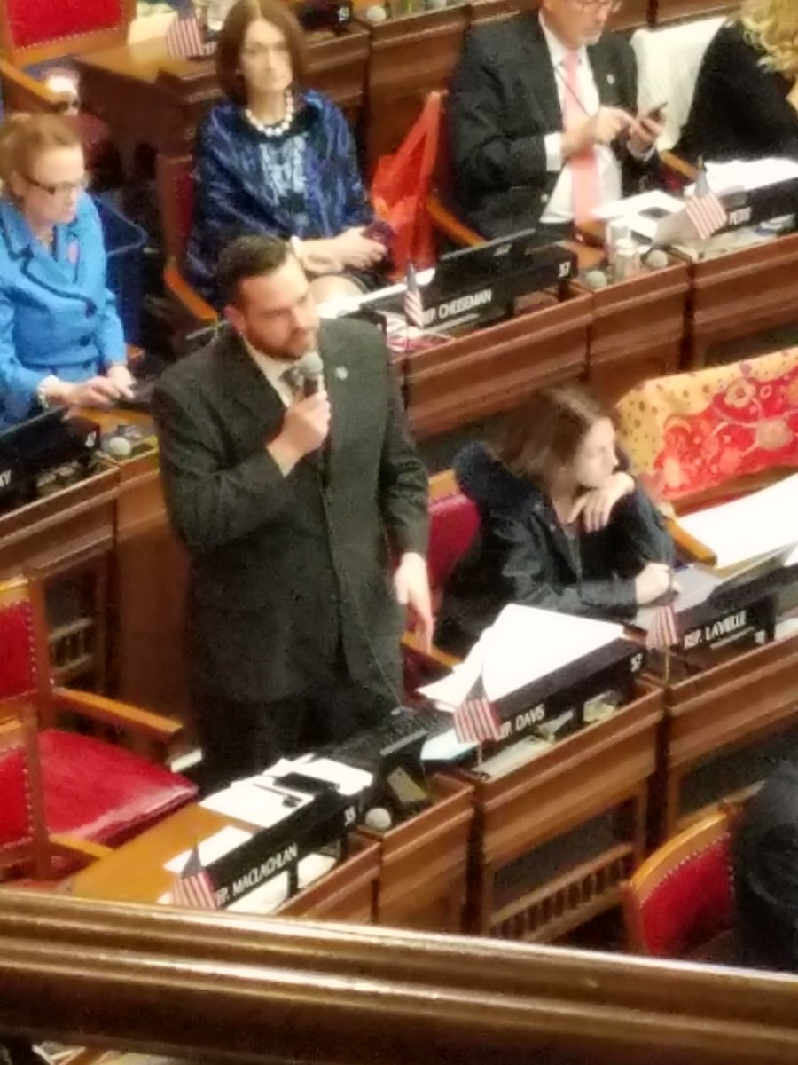 jayoung3292's tweet photo. This idiot from @cthouserules argues we cant have a 15 dollar an hour minimum wage because stores can no longer hire teenagers to bag groceries. 😂😂🤣😅😂 ANYONE can get elected to the #CTStateLegislature Even me! #FactsMatter #CTPolitics #2019Session #Fightfor15 #FBR #Resist https://t.co/9PxiiP4Nmp