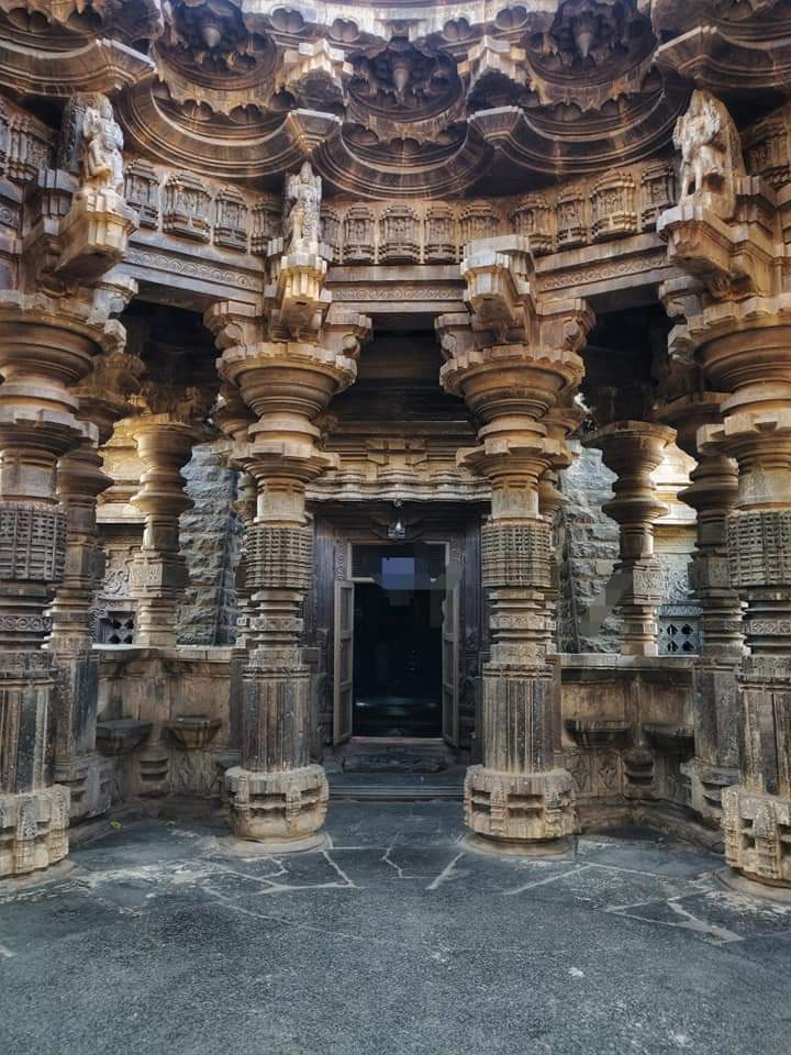 ajinkyamahale's tweet photo. Kopeshwar Temple, Khidrapur , Maharashtra.
A 1000 year old temple on the banks of Krishna river dedicated to Shiva! You first take Darshan of Vishnu and then Shiva. Beautiful story about it. The highlight is the circular Sabhamandap in the first hall of the temple. https://t.co/M1p2qzSTjB