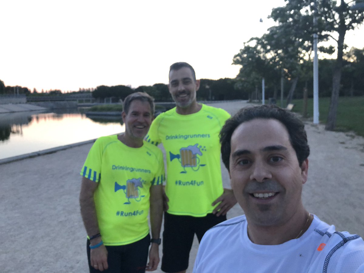 DrinkingRunners's tweet photo. Buenos días!
La sombra del Doc es alargada.
Amanece que no es poco. 
#ExtradeFluor 
#JoinEarlyFrikiRunning
#Sinprisas 
#VamosMarintxu https://t.co/ZJxh9GB87J